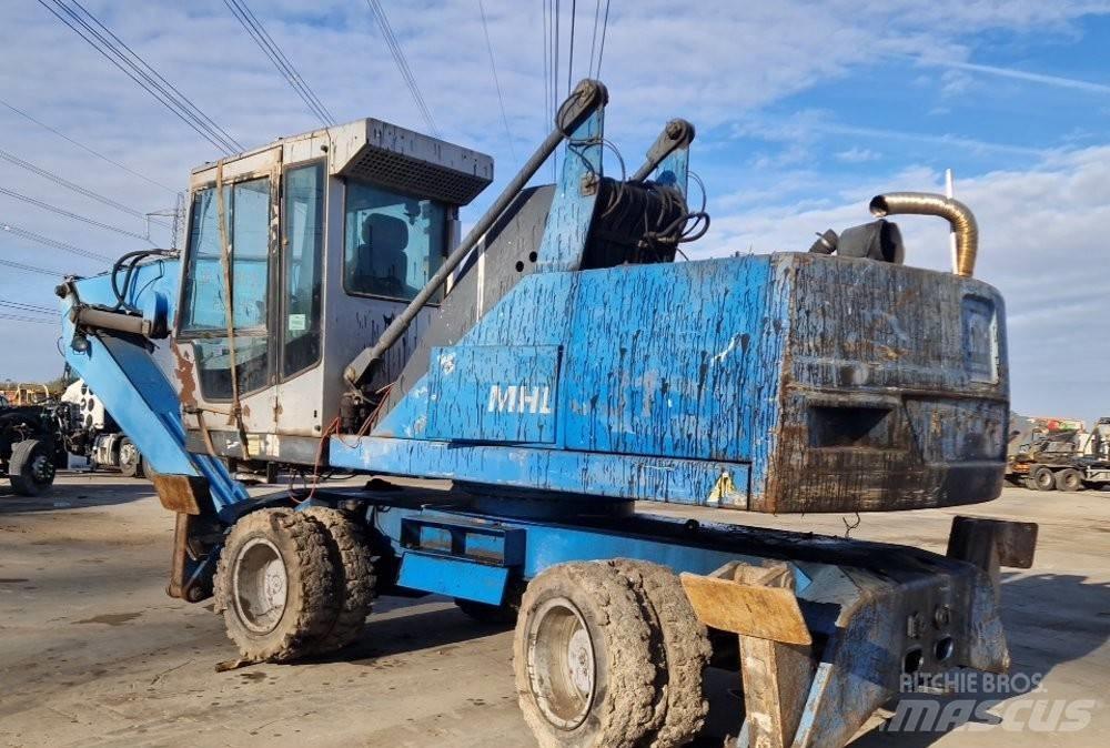 Fuchs 331 Bagri za prekladanje primarnih/sekundarnih surovin