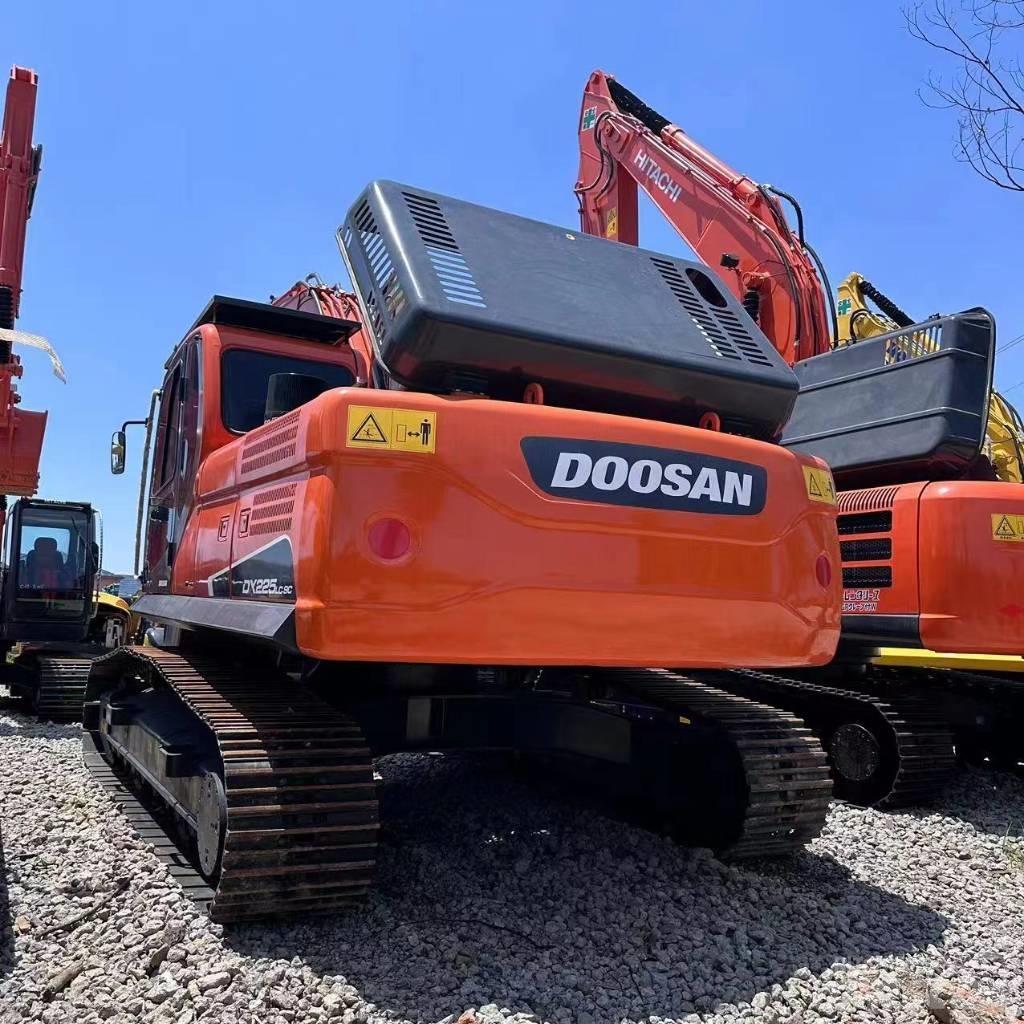 Doosan DX 225 LC Bagri goseničarji