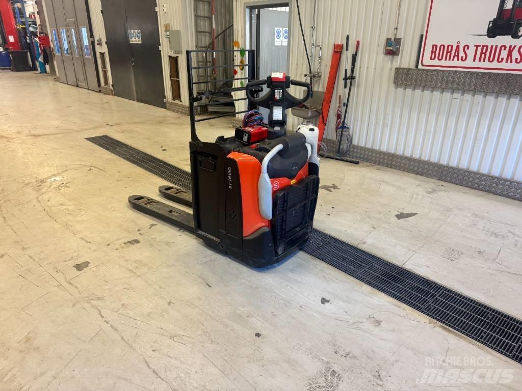 Toyota LPE 220 Električni nizko dvižni viličar s stojiščem