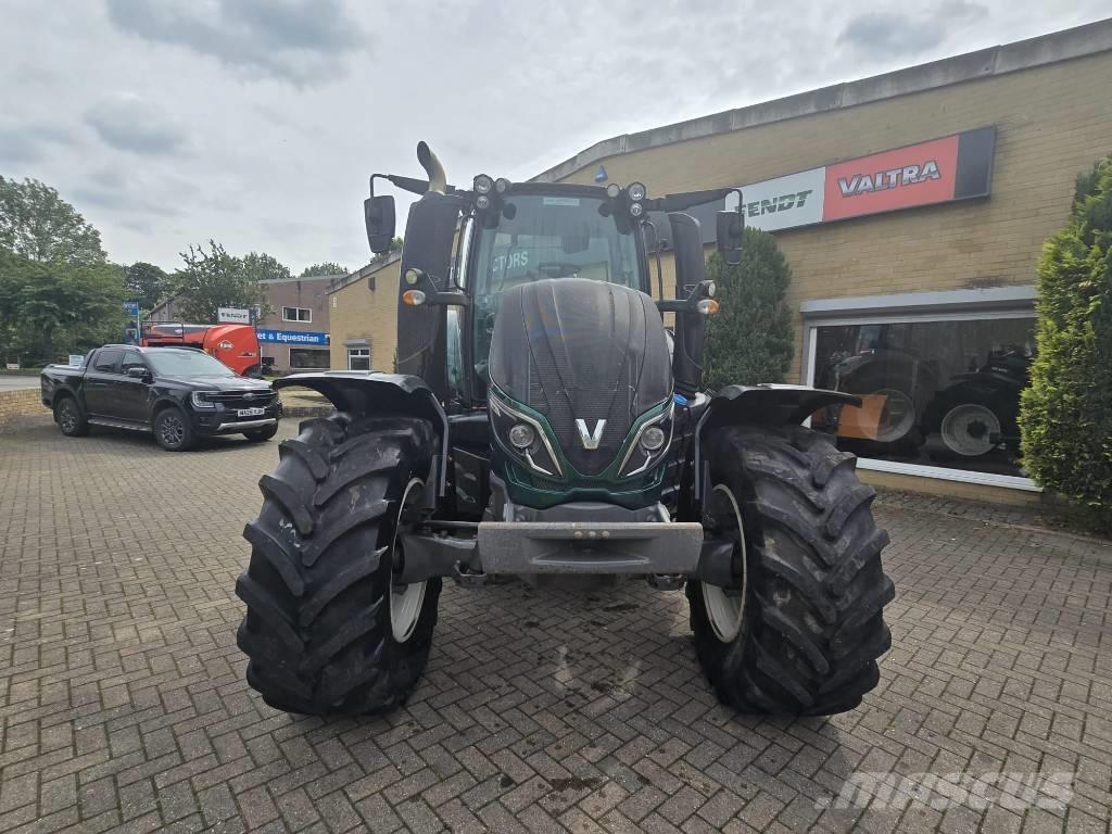 Valtra T 174 Traktorji