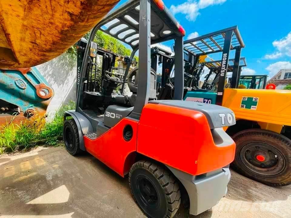 Toyota FB30-7 Električni viličarji