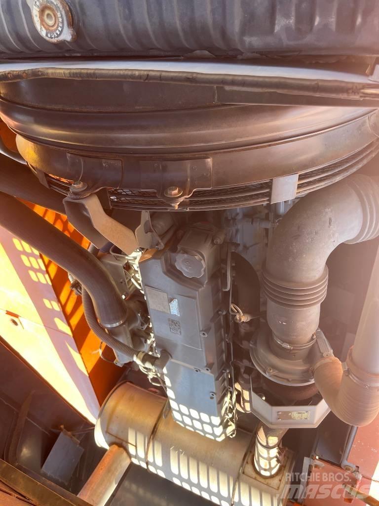 Hitachi ZX 350 Bagri goseničarji