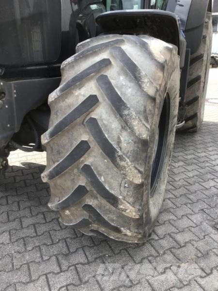 CLAAS AXION 830 Traktorji