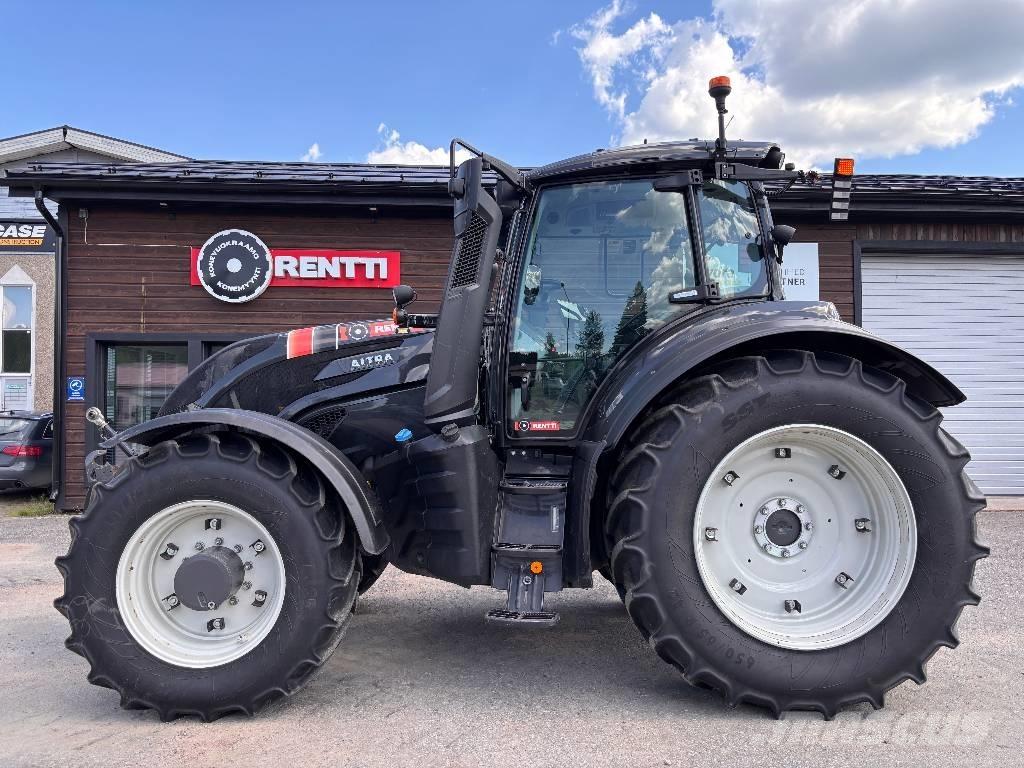 Valtra T 215 Versu Traktorji
