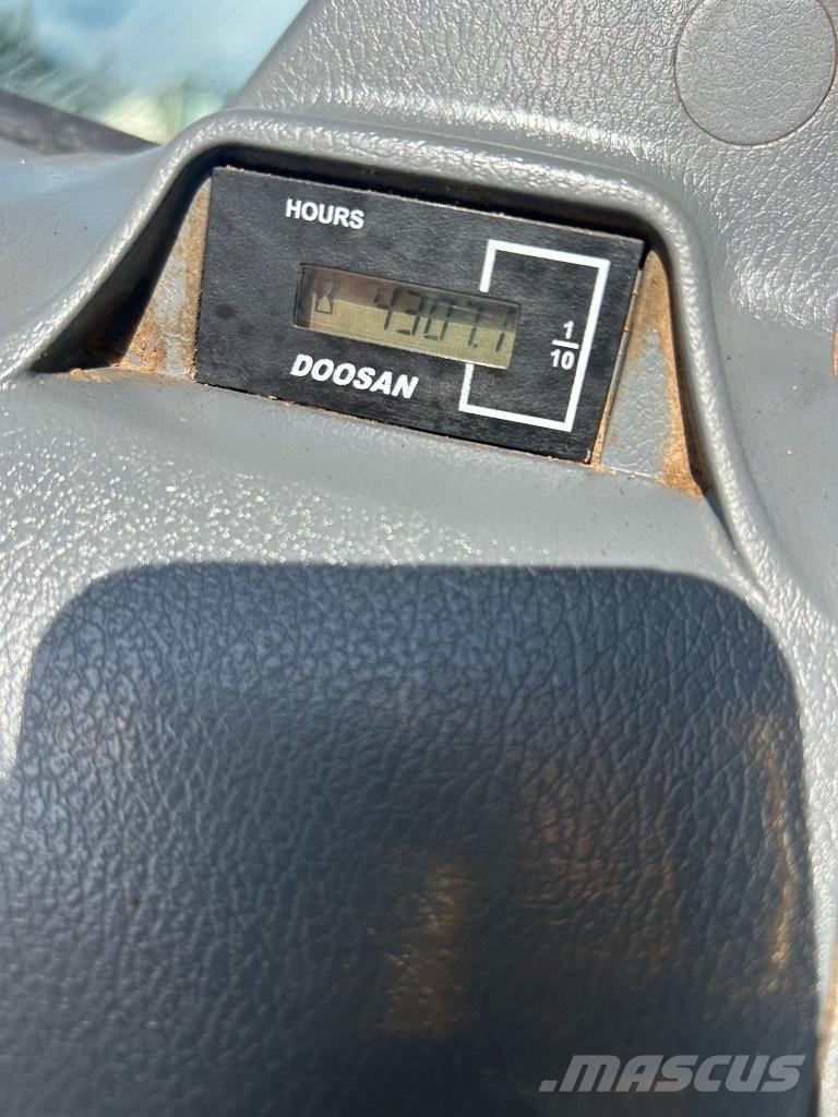 Doosan DX140 LC-7 Bagri goseničarji