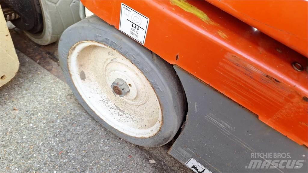 SkyJack SJ12 Druga dvigala in dvižne ploščadi