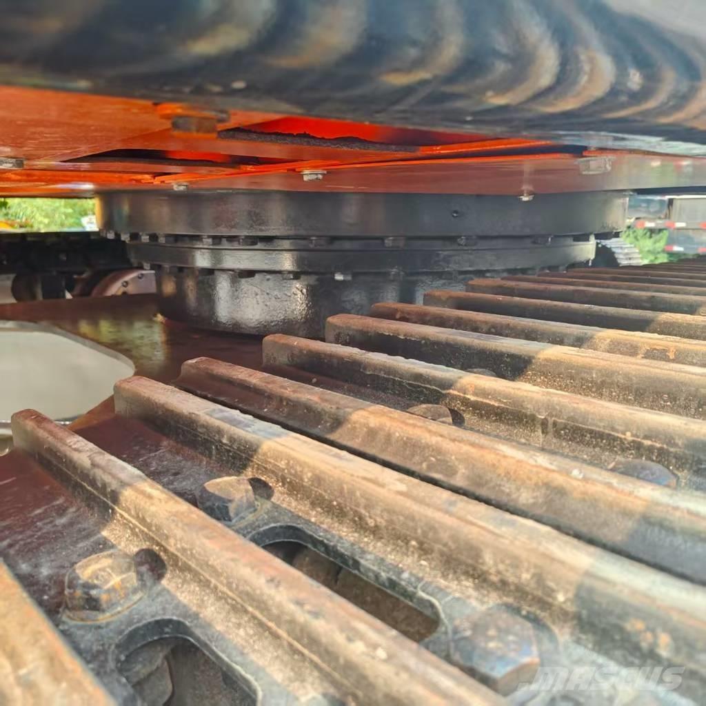 Doosan DX 300 LC Bagri goseničarji