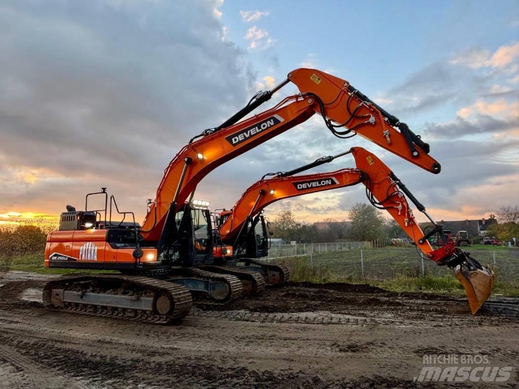 Doosan DX 255 Bagri goseničarji