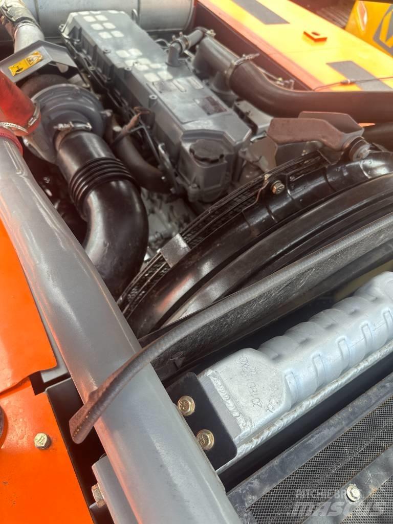 Hitachi ZX 350 Bagri goseničarji