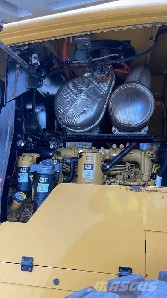 CAT 938M Kolesni nakladalci