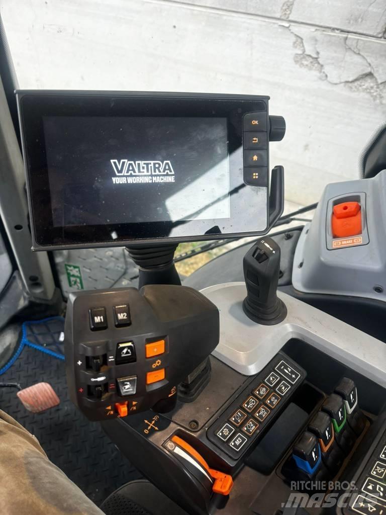 Valtra T 254 V Traktorji