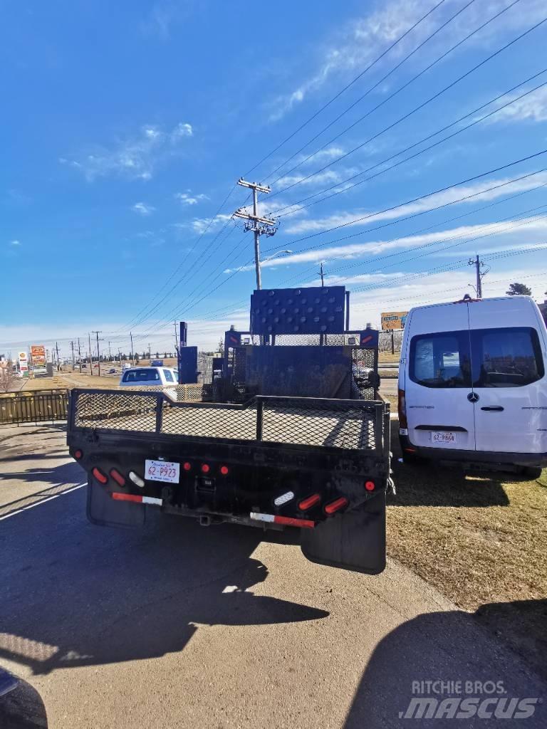 Ford F 550 XLT Tovornjaki s kesonom/platojem