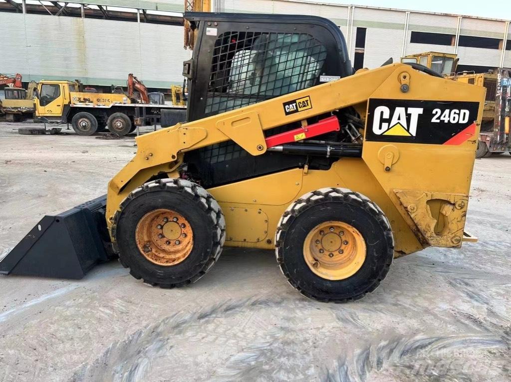 CAT 246 D Skid steer mini nakladalci