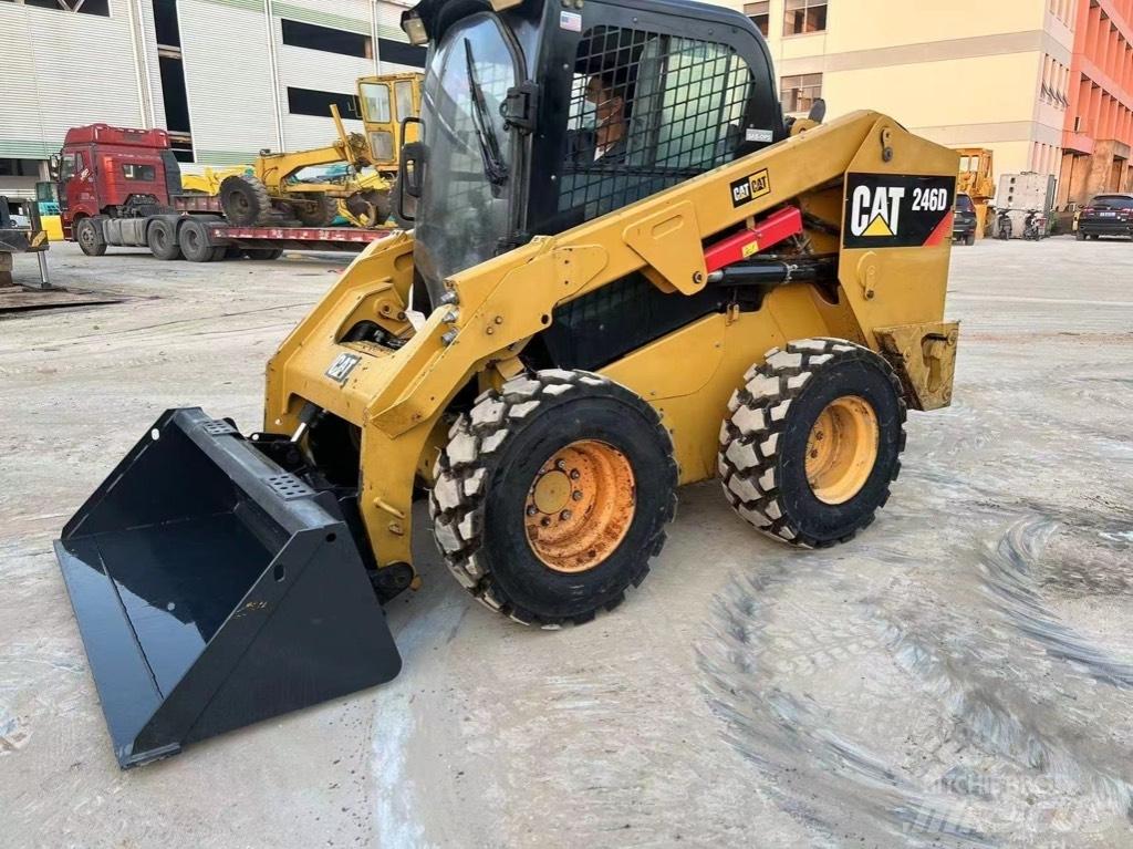 CAT 246 D Skid steer mini nakladalci