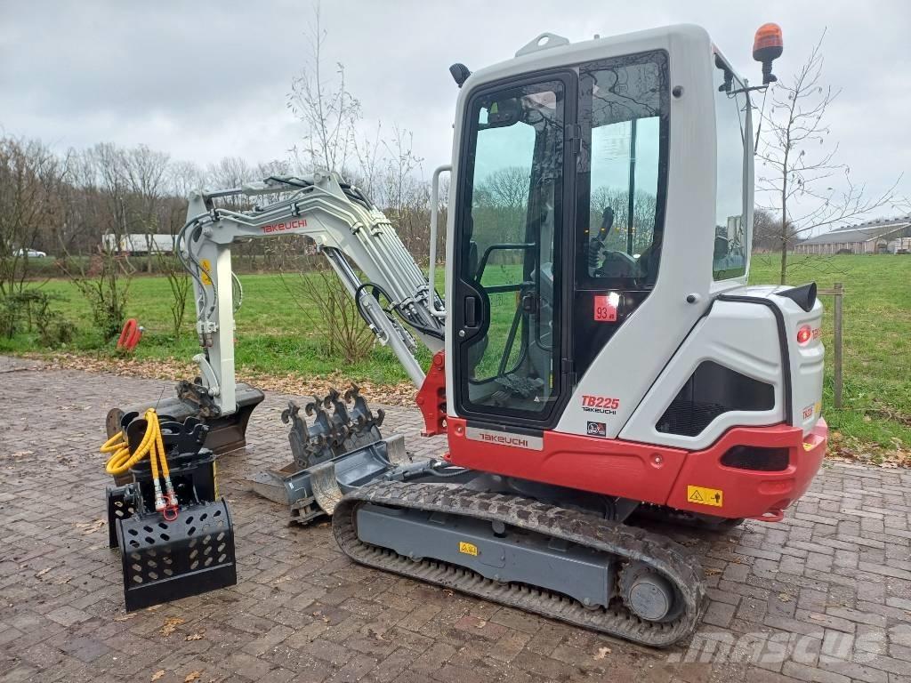 Takeuchi TB 225 Mini bagri <7t