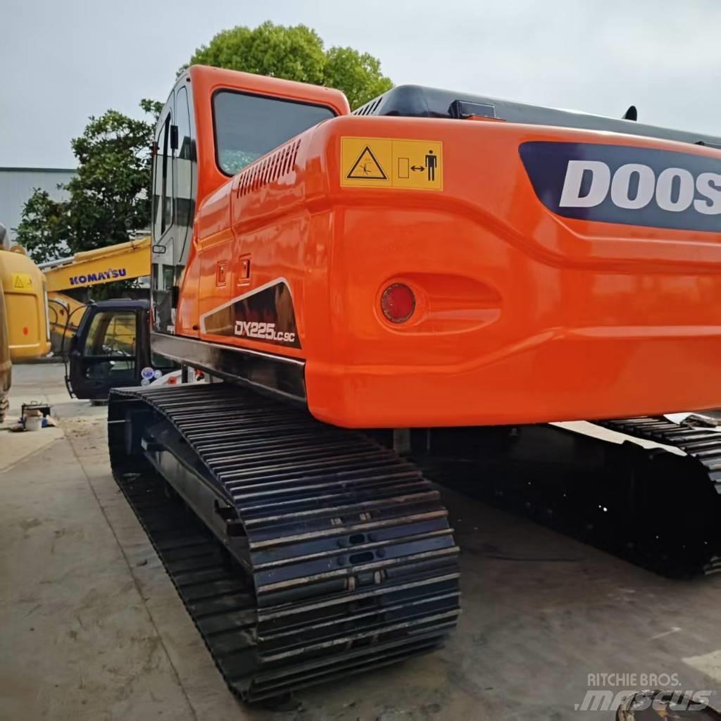 Doosan DX 225 Bagri goseničarji