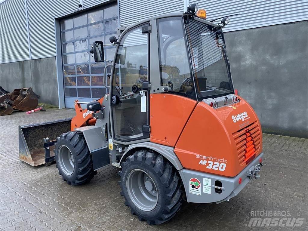 Weycor AR320 Cab Večnamenski nakladalci
