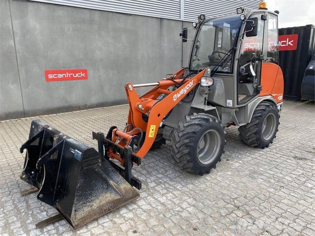 Weycor AR320 Cab Večnamenski nakladalci