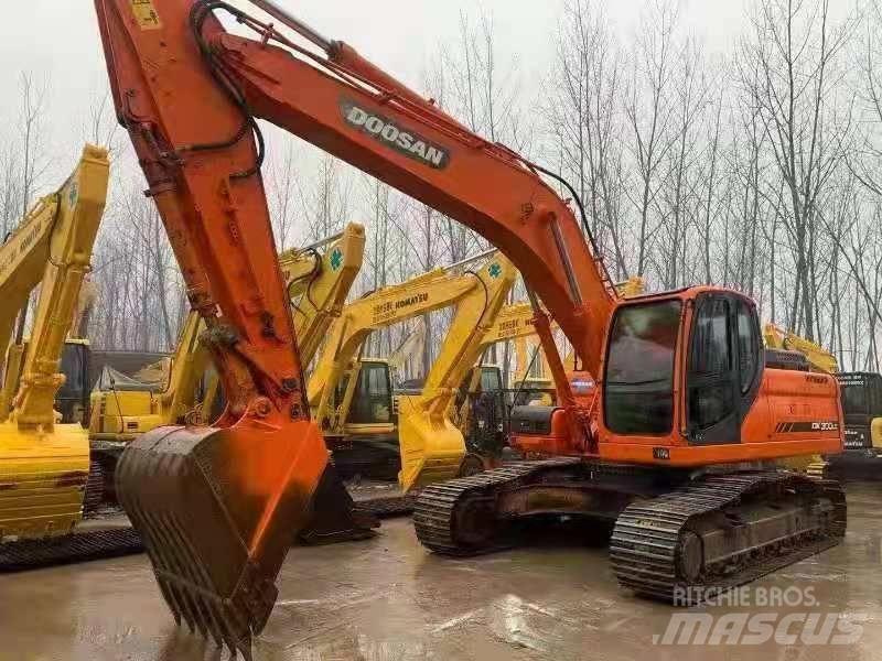 Doosan DX300LC Bagri goseničarji