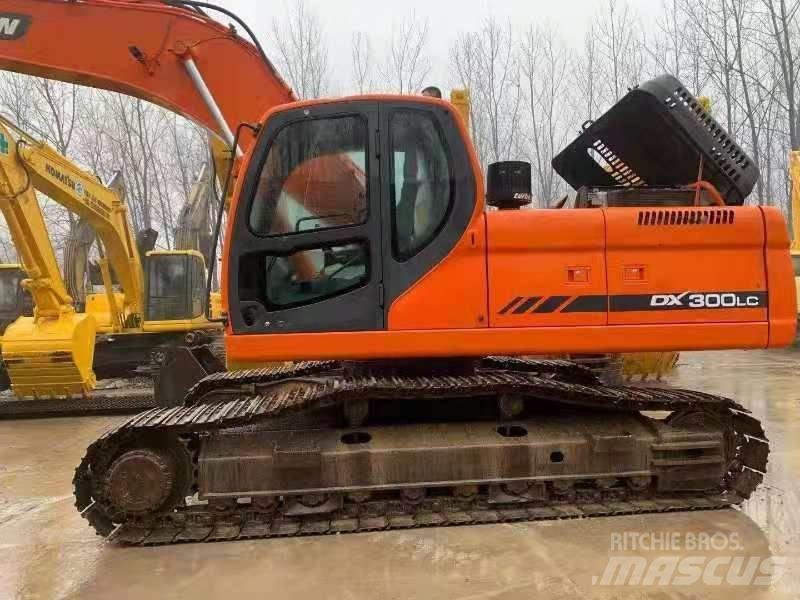 Doosan DX300LC Bagri goseničarji