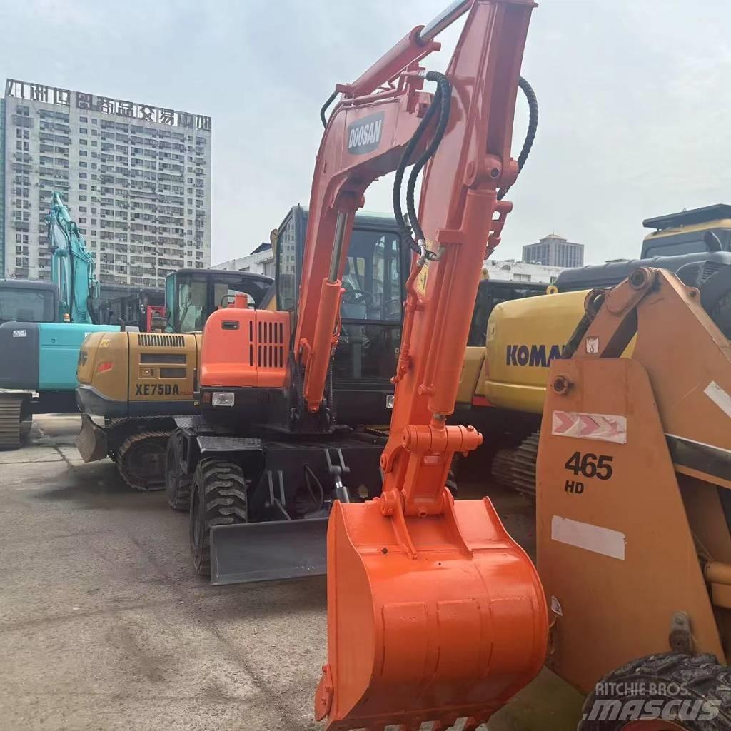 Doosan DX60W Bagri na kolesih