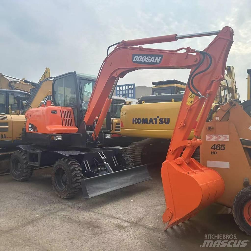 Doosan DX60W Bagri na kolesih