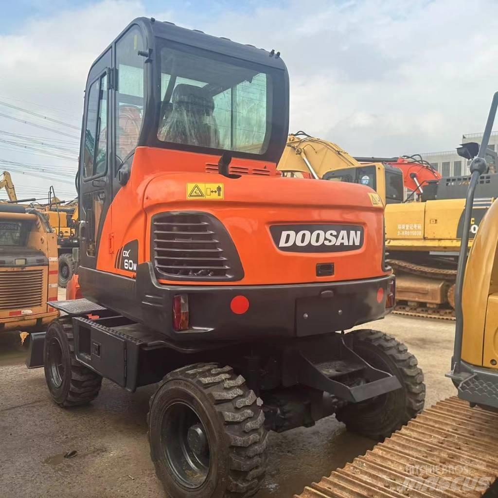 Doosan DX60W Bagri na kolesih