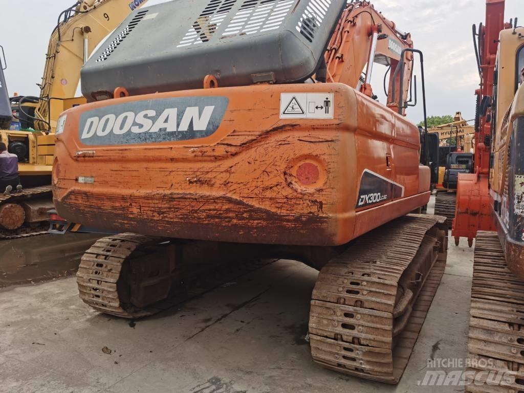 Doosan DX 300 LC Bagri goseničarji