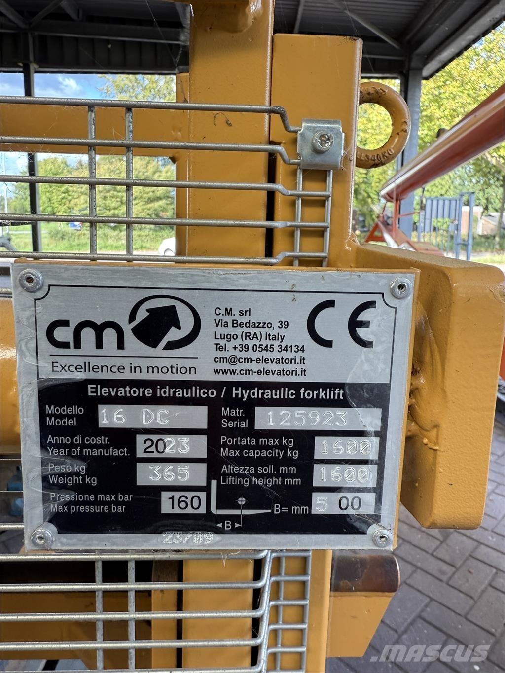 CM 16 DC DUPLEX Drugi priključki za nakladanje in kopanje