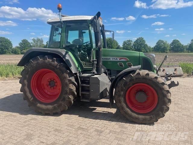 Fendt 714 Com3 Traktorji
