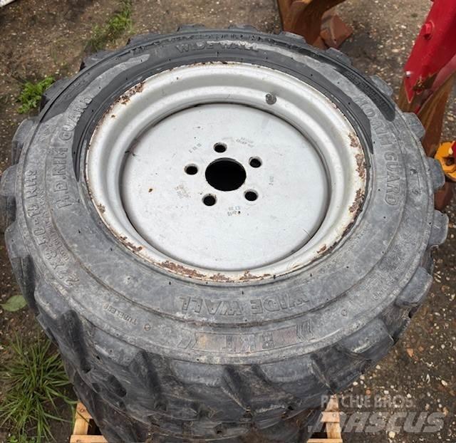  Set BKT 27x8.50-15 Gume, kolesa in platišča
