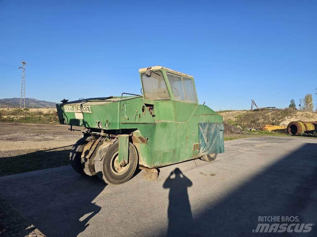 Corinsa 12/22 Kompaktorji tal