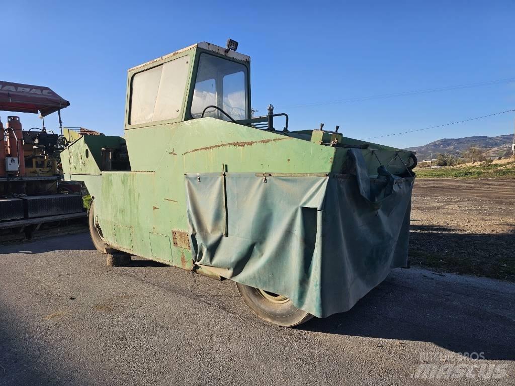 Corinsa 12/22 Kompaktorji tal