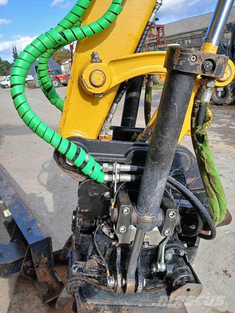 Komatsu PW 98 MR-11 Bagri na kolesih