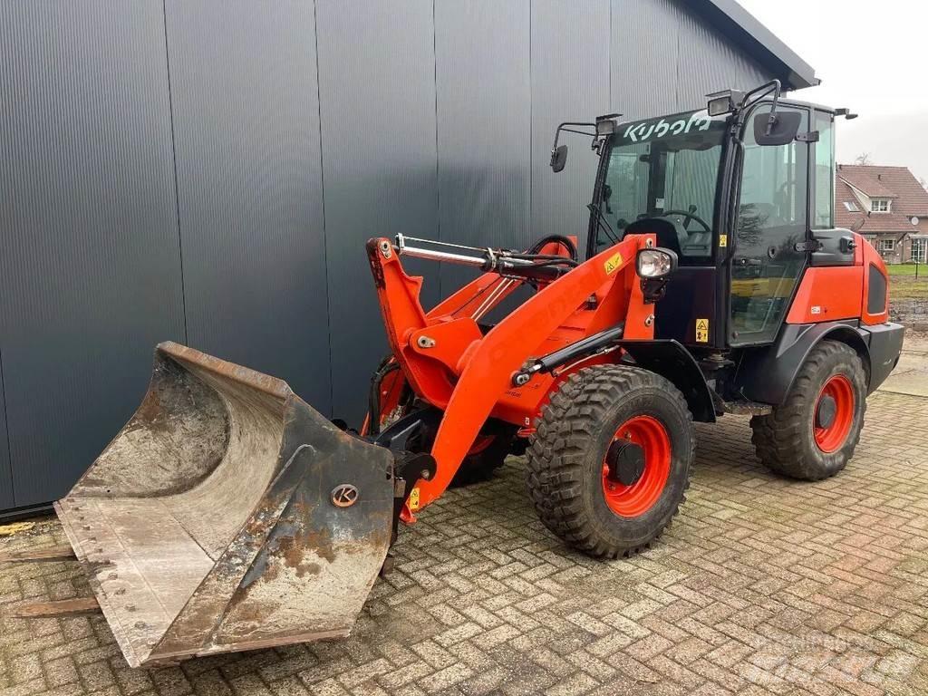 Kubota R065 Kolesni nakladalci