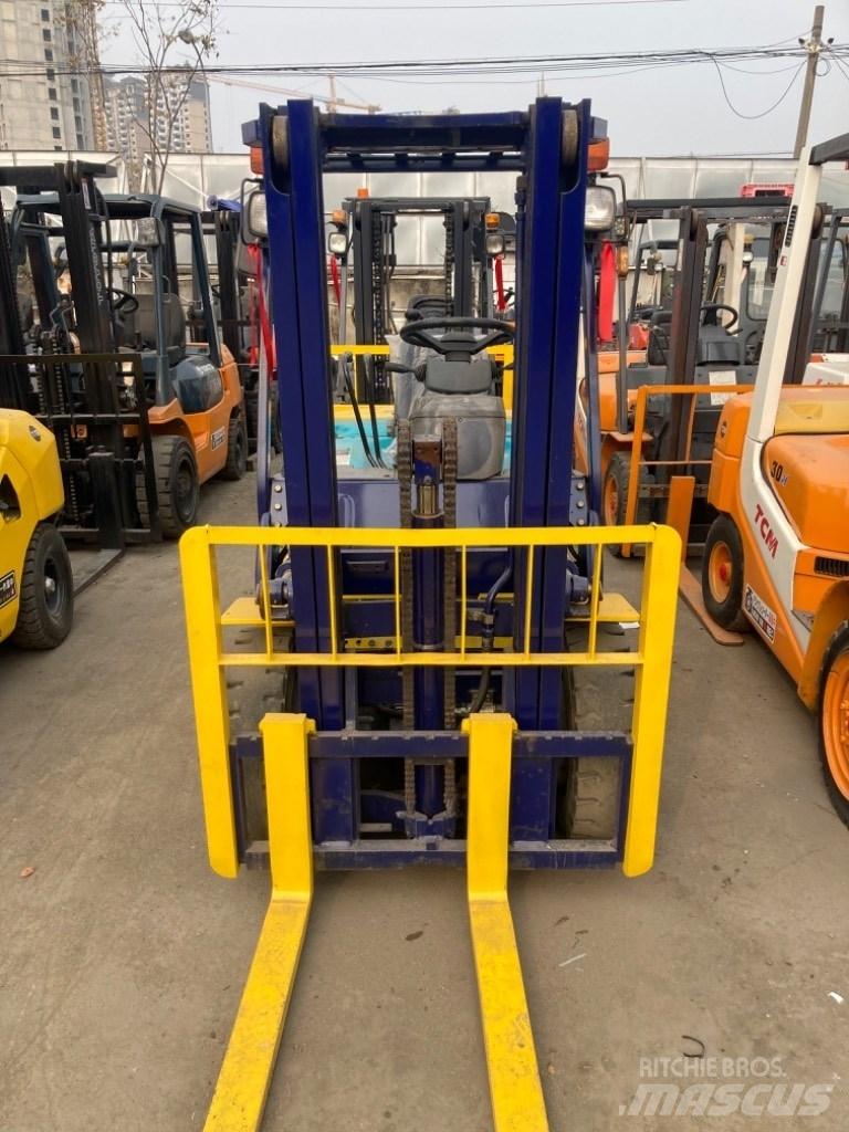 Komatsu FD25 Dizelski viličarji