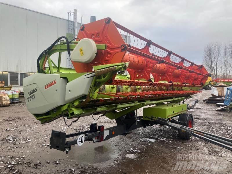 CLAAS LEXION 7400 Kombajni