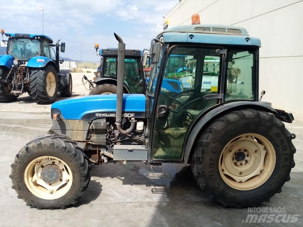 New Holland TN 90 F Traktorji