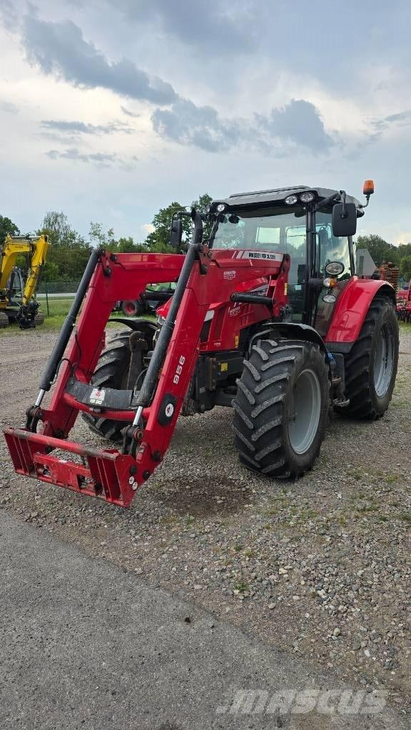 Massey Ferguson 5713 Traktorji