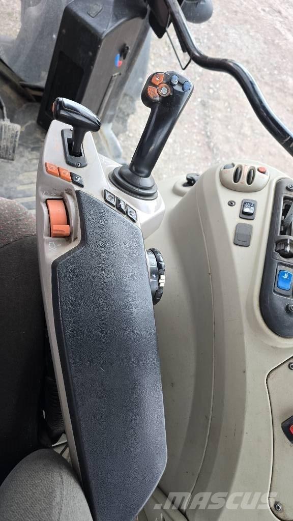 Massey Ferguson 5713 Traktorji