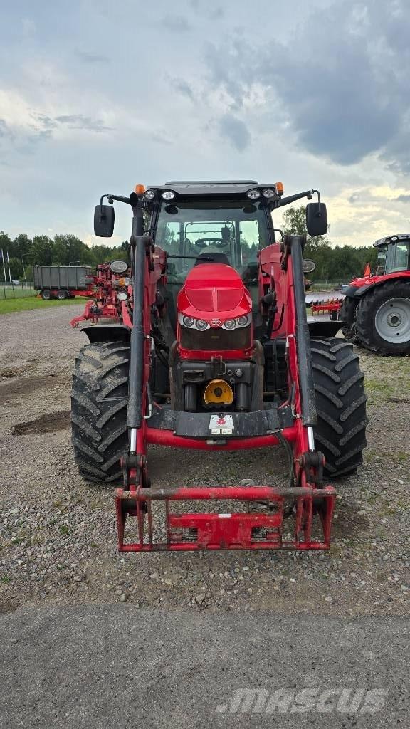 Massey Ferguson 5713 Traktorji