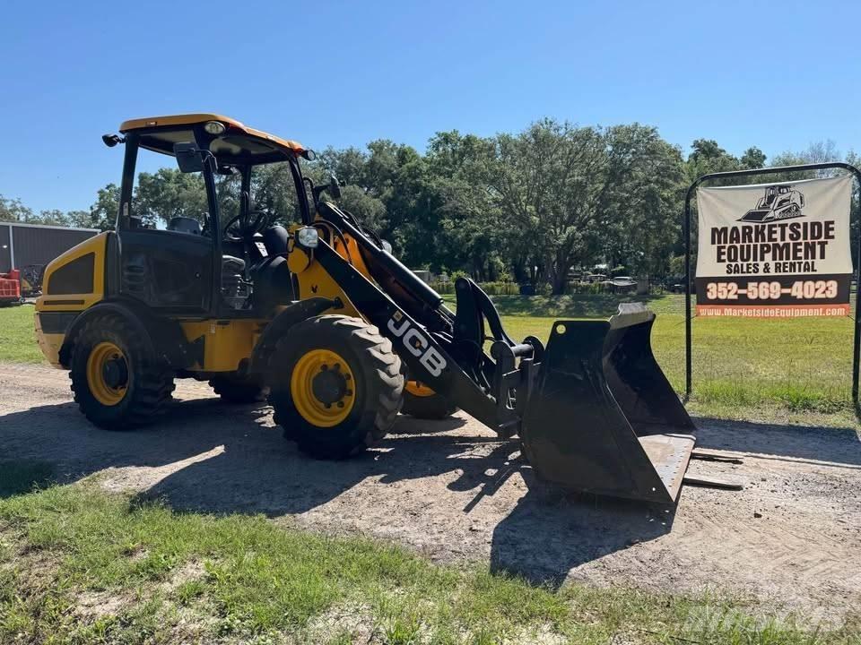 JCB 407 Kolesni nakladalci