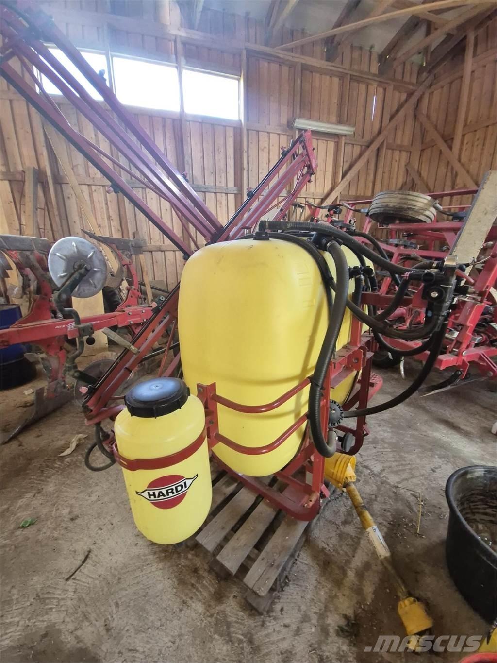 Hardi 600/11 Vlečne škropilnice