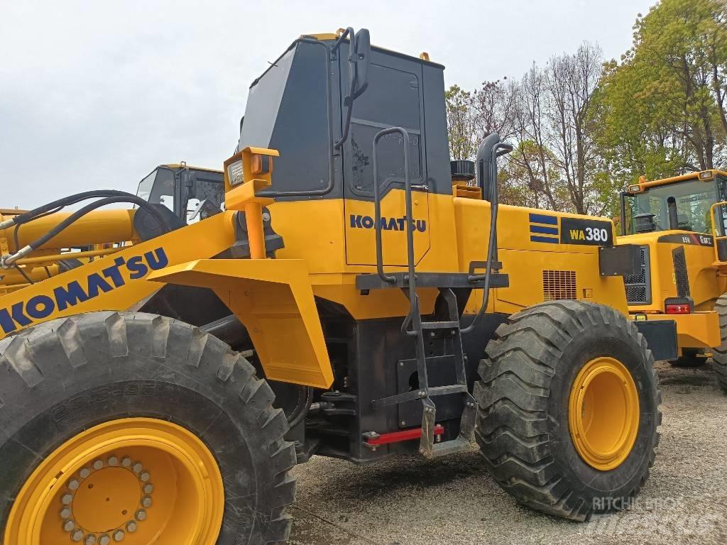 Komatsu WA 380 Kolesni nakladalci