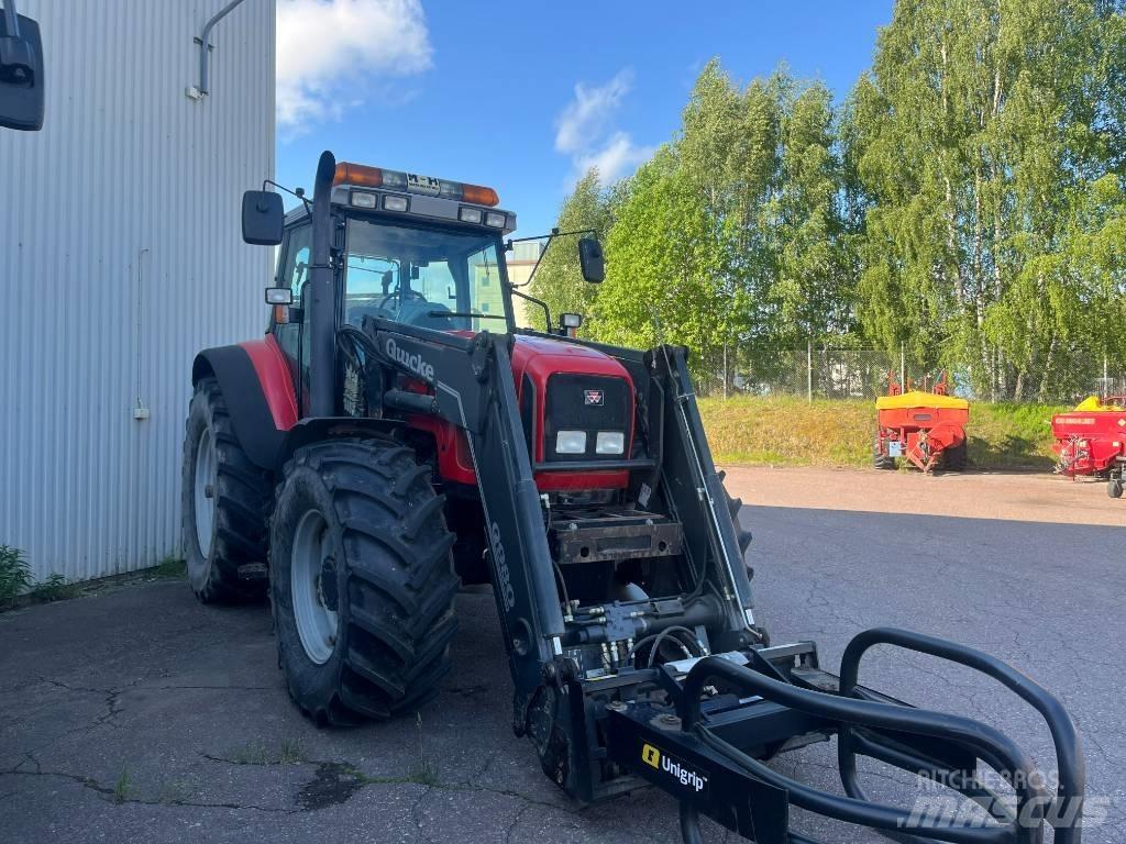 Massey Ferguson 8220 Traktorji