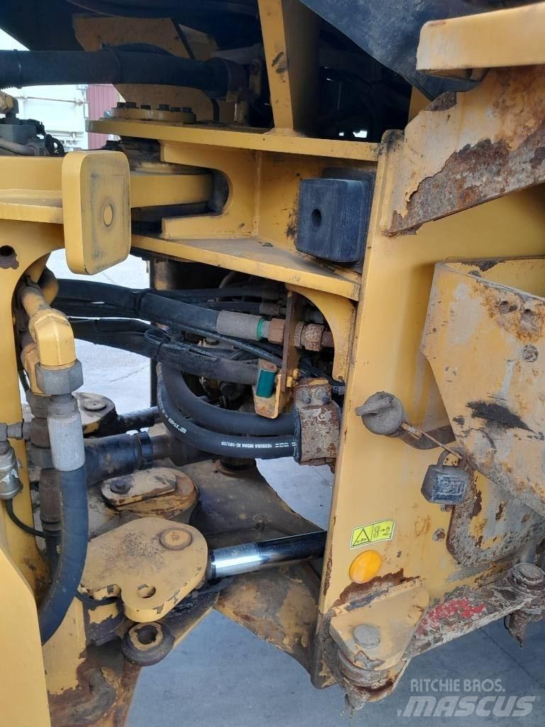 CAT 938 M Kolesni nakladalci