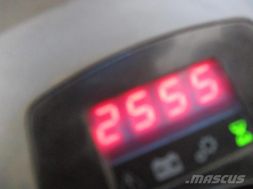 Toyota LPE250 Električni nizko dvižni viličar s stojiščem