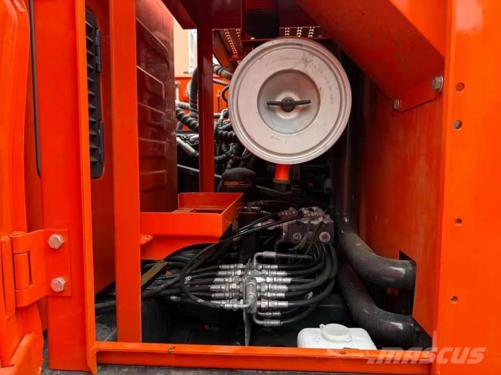 Doosan DX 225 LC Bagri goseničarji