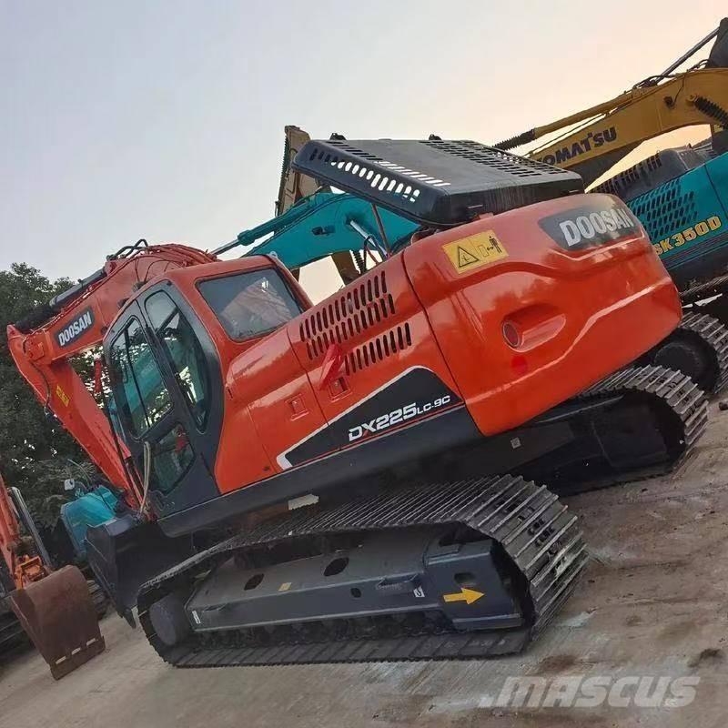 Doosan DX 225 LC Bagri goseničarji