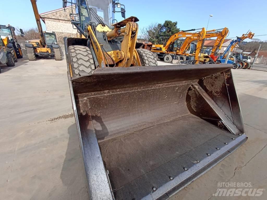 Komatsu WA270-7 Kolesni nakladalci